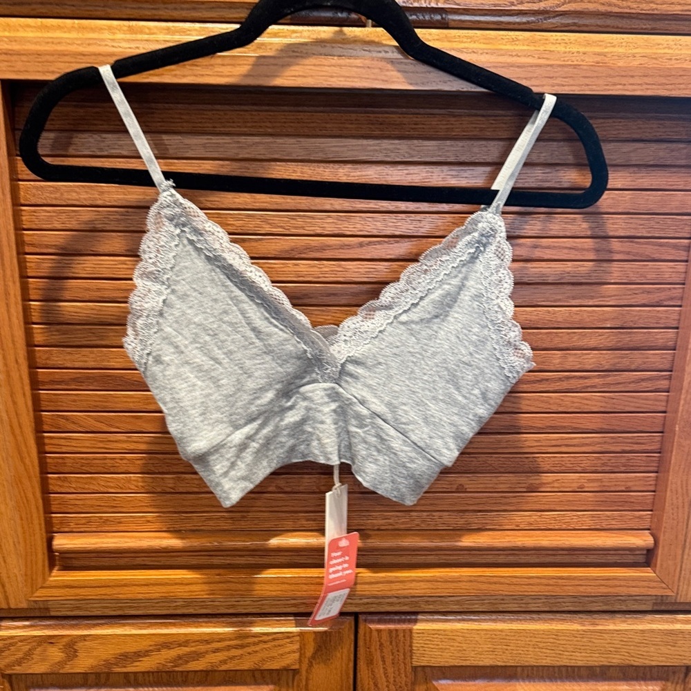 Wantable NWT Elegant Gray Lace Bralette
